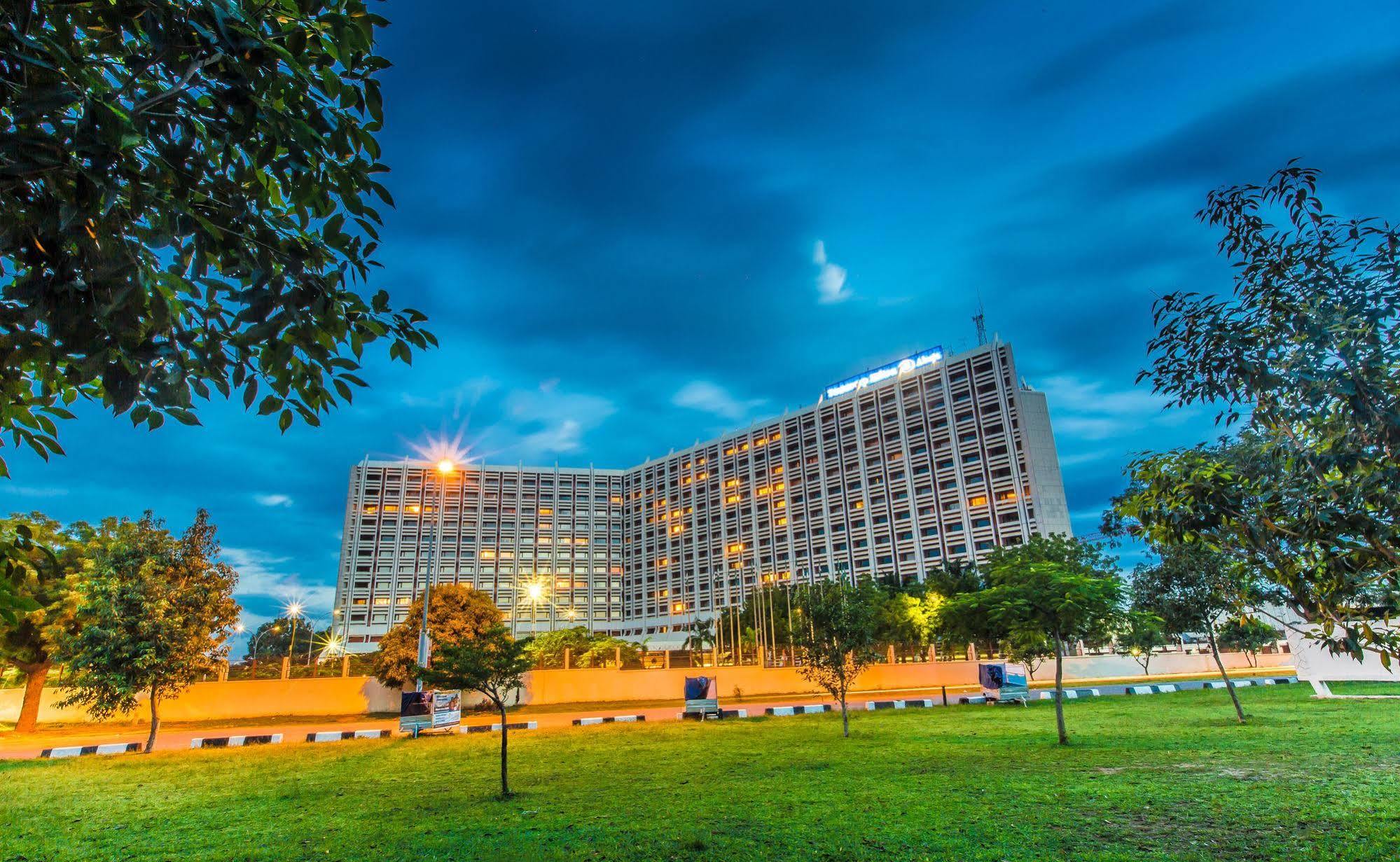 Hotel Transcorp Hilton Abuja Exterior foto